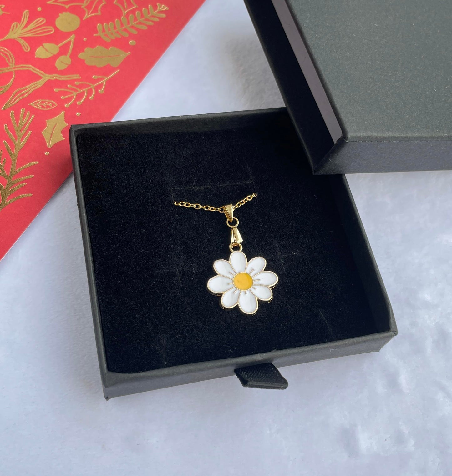 daisy necklace